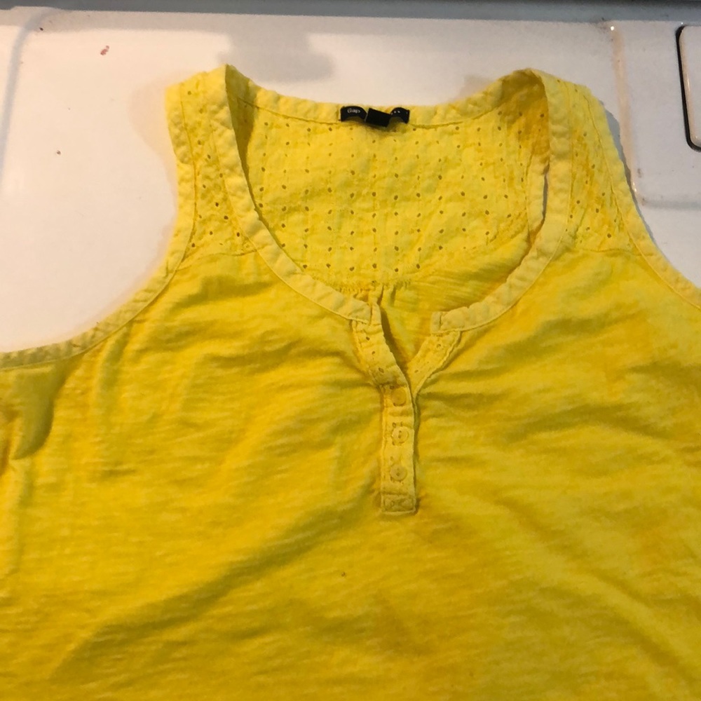 Yellow tank with daisy eyelet on top and 3 button